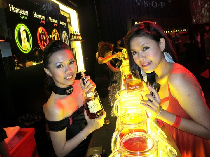 598363_397517023628104_1256875090_n