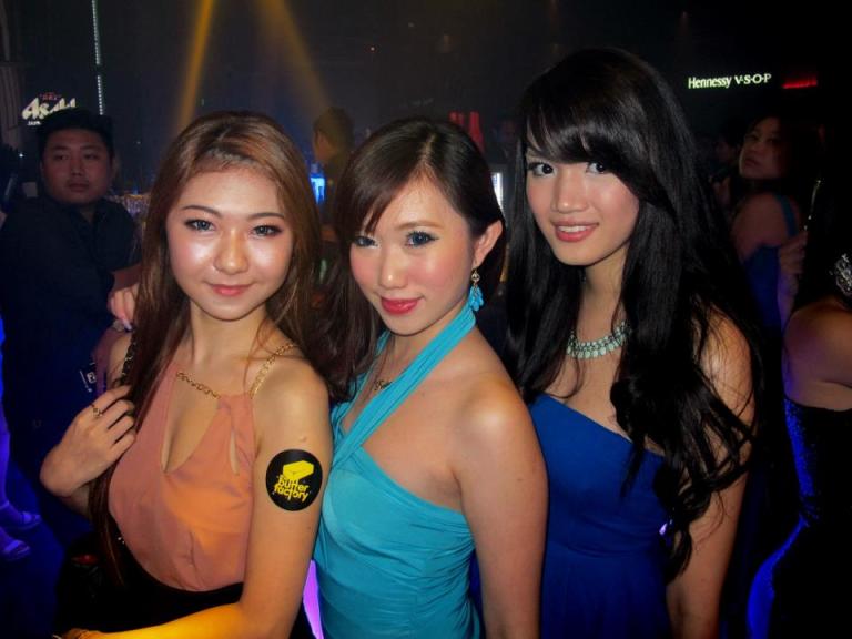 526290_422571234456016_434229078_n