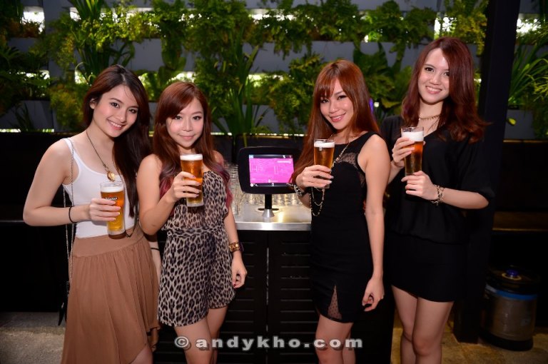 With the glasses of beer which the girls poured themselves! Easy pleasy!