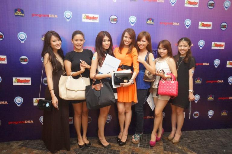 31587_457885250924614_1224554971_n