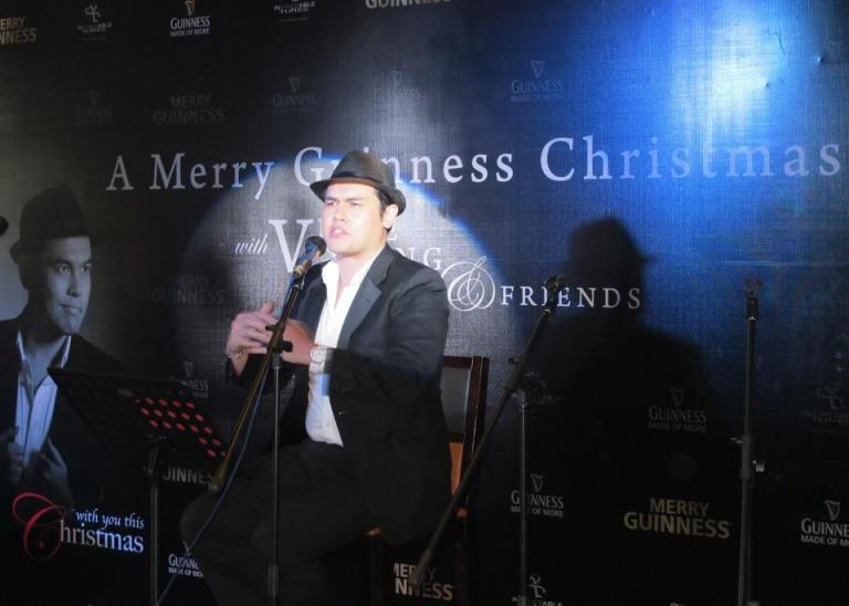 Vince serenaded us with songs from his Christmas album