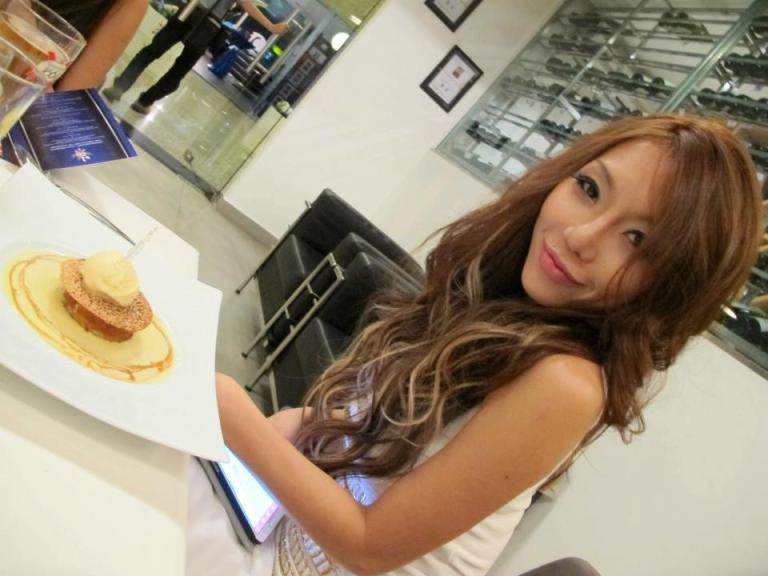 While the sexy Leng Yein was seated on my right