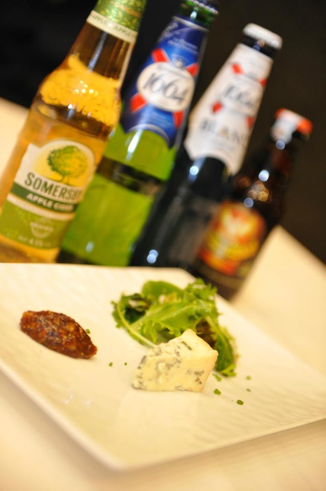 French Blue Cheese, Dry Fruits Chutney aka 'Gwailo's Revenge' for us Malaysians making them eat durians hahaha! Thing is that I love cheese including blue cheese so I polished up this one. The salty flavours of the blue cheese was cut by the sweet flavours of the chutney and although this dish was not paired with any beers I thought it went well with the blod and bitter flavours of the Grimbergen Ambree