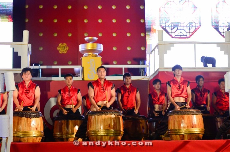A Chinese drum performance to kick off the night