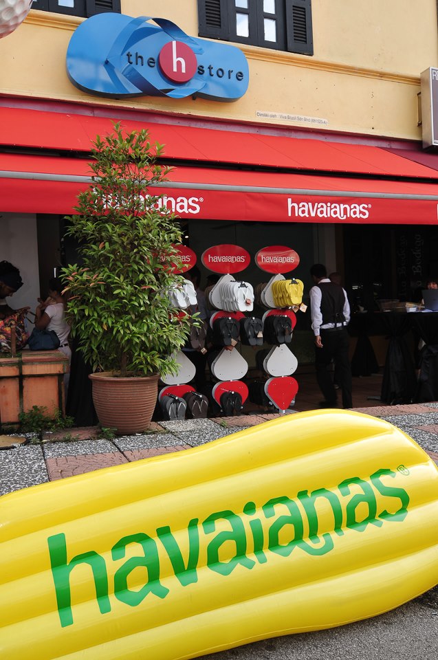 The new H Store is along Jalan Telawi 2 near La Bodega