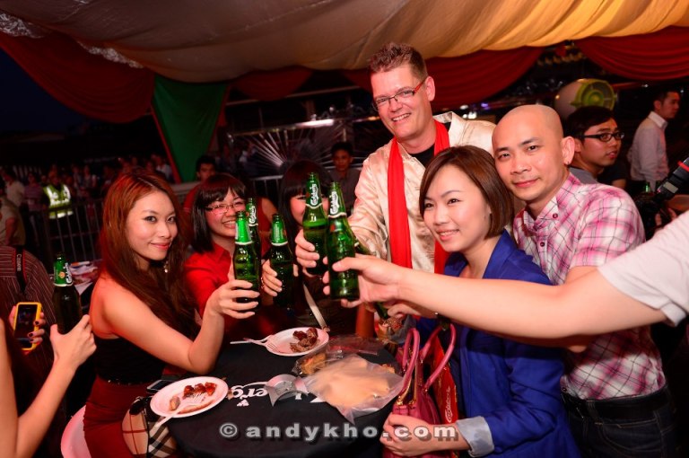 Soren with the MHB girls and Andy Kho