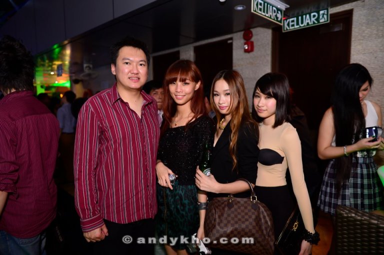 With MHB's Nana and her cute friends