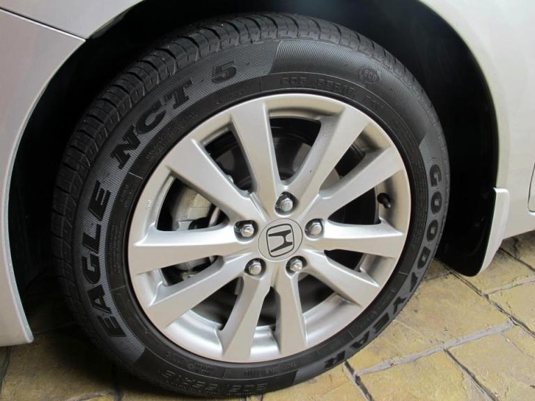 205 / 55 R16 (16" alloy rims)