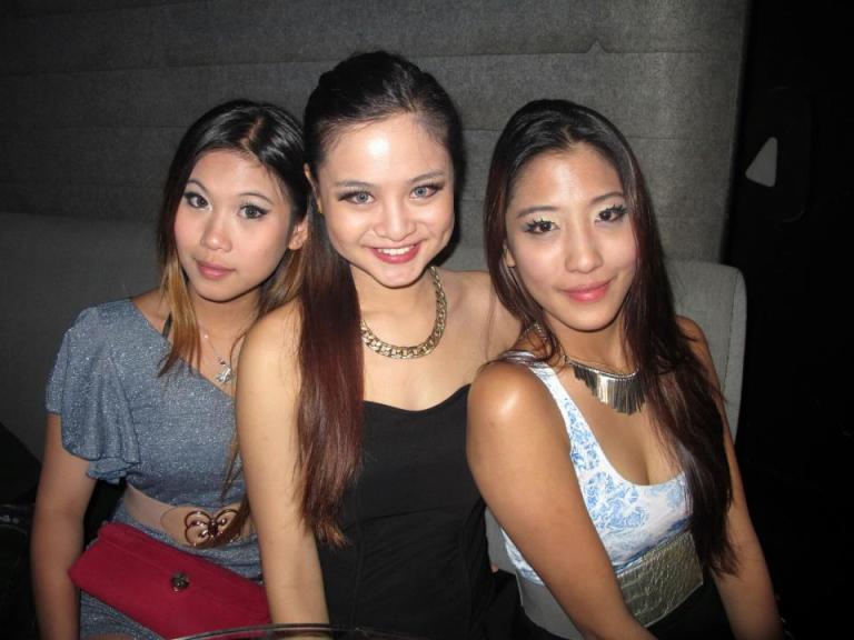 And spotted Andrea with her friends