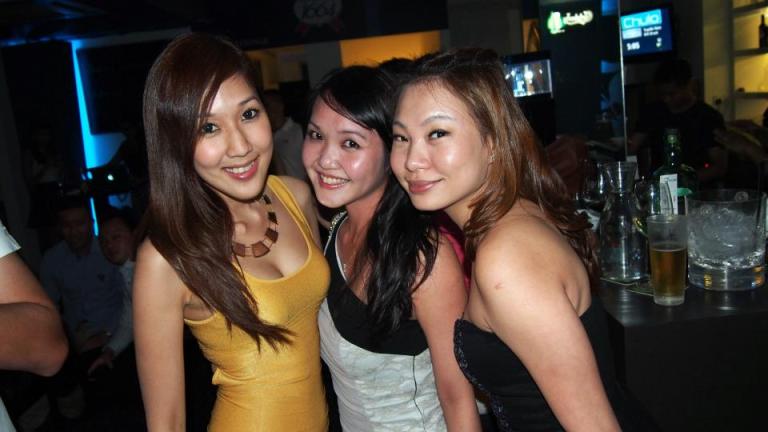 Loads of hot chicks!