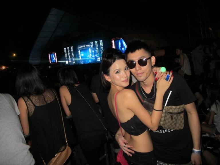 734166_592985984064088_948505309_n