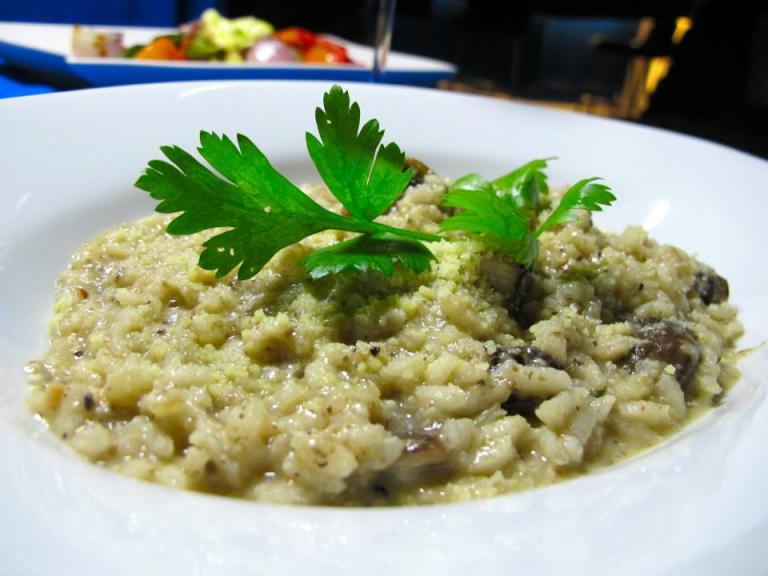 Mushroom Rissotto - Arborio rice braised with the mushroom puree, assorted mushroom on top with parmesan cheese. I'm a big fan of rissottos and this one was made pretty well! The herby mushroom flavour was balanced out with the creaminess of the cheese and I didn't let a single grain go to waste.