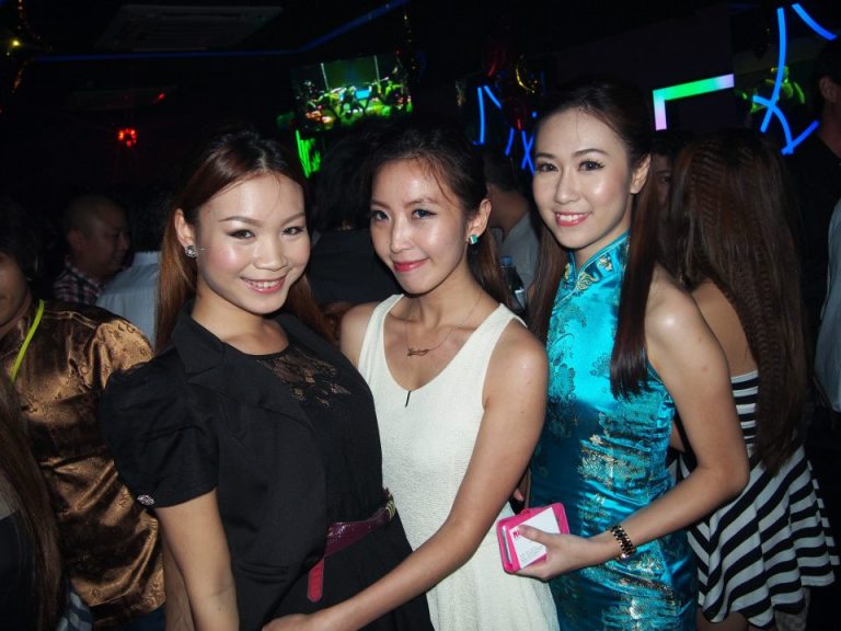 Bumped into some friends who so happen were there and they introduced me to some JB girls!