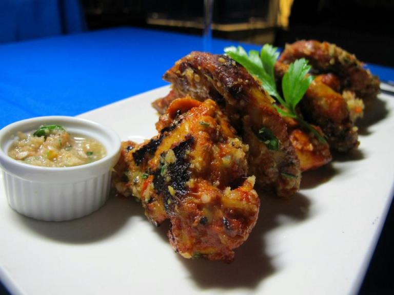 Chulo Wings - These wings are grilled NOT fried and delectably tossed in chili lime and garlic. Now I liked these a lot! Definitely not your typical greasy deep fried chicken wings! The extra chilli sauce on the side can pack a punch which is great as I love spicy food!