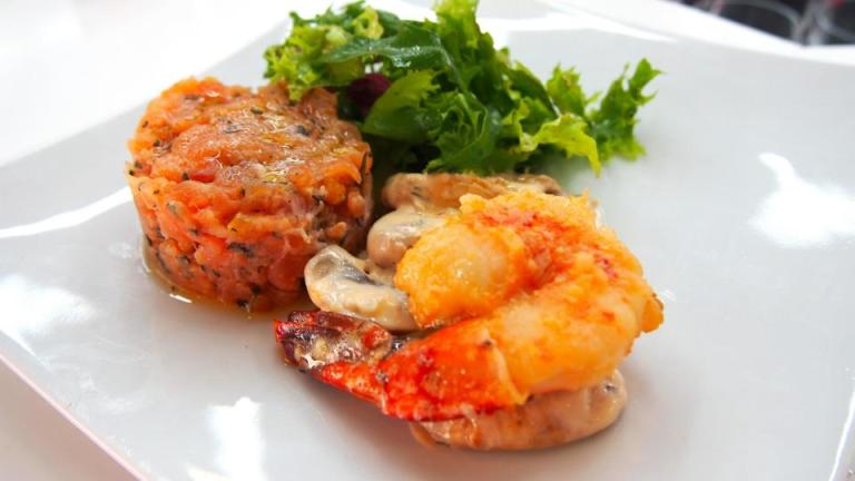 The starter. Of course since we arrived in the morning we were already helping ourselves to loads of champers, beers, and fruit juices. Talk about watching the race VIP style!