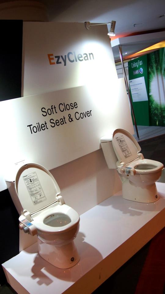 Toilet seats cum bidet