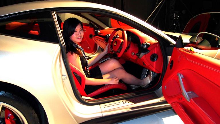 Then helped to take one for MHB's Wan Ting