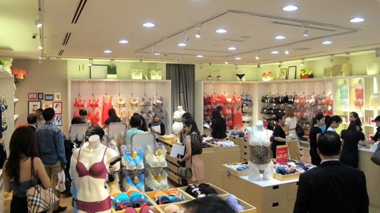 A visit to the XIXILI store in Mid Valley after the press conference