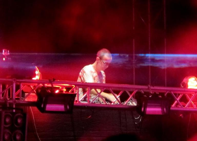 He is no stranger to the EDM scene having started DJ-ing professionally back in 1987 and I've actually seen his perform live in KL before but it's nice to see him again. Jules has mixed countless DJ mix compilations for Ministry Of Sound, Universal and Warner Bros, including the legendary MoS Annuals and the Clubbers’ Guide and Trance Nation. Altogether Jules has racked up well over three million compilation sales, with many releases reaching Platinum, Gold and Silver status.