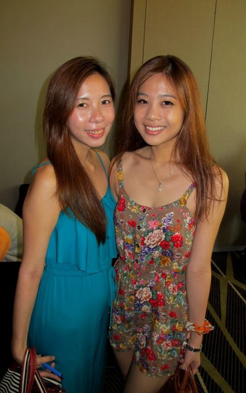 We made some new friends in Penang. That's Shelyn on the right who I recruited to join Malaysia's Hottest Bloggers.