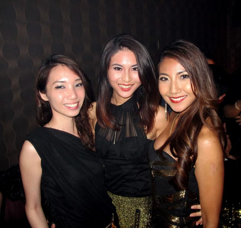 MHB's Naomi with FHM Girl Next Door 2010 Yvonne Sim and celebrity blogger Fay Hokulani