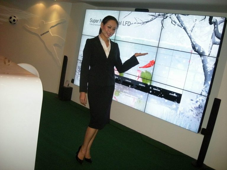 Chantelle Chuah doing a product demo