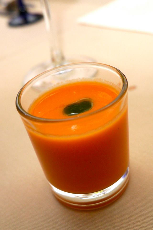 First up was a chilled Tomato Shooter or gazpacho which is usually a tomato-based, vegetable soup, originating in the southern Spanish region of Andalucía. Yes it is a cold soup and it's actually perfect for our tropical climate although us Malaysians are so accustomed to hot soups. Come on! Open your minds and try something different for a change!