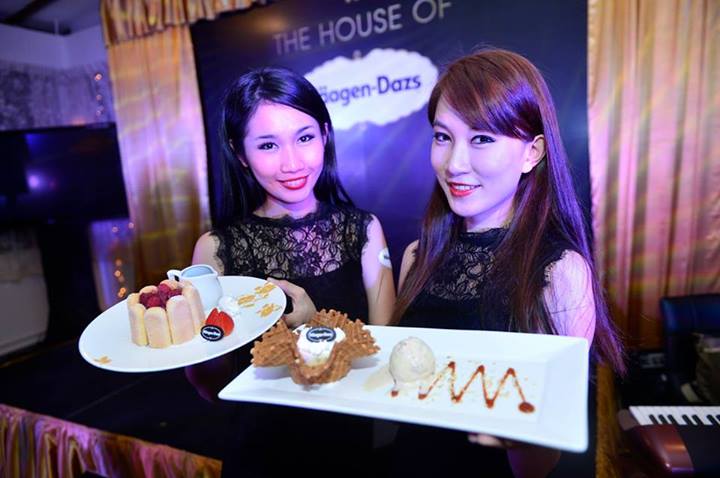 Then we were served with delicious dine-in creation - Chocolate Fondant Charlotte (RM 32++) on the left and Crème Brulee Surprise (RM 32++) on the right.