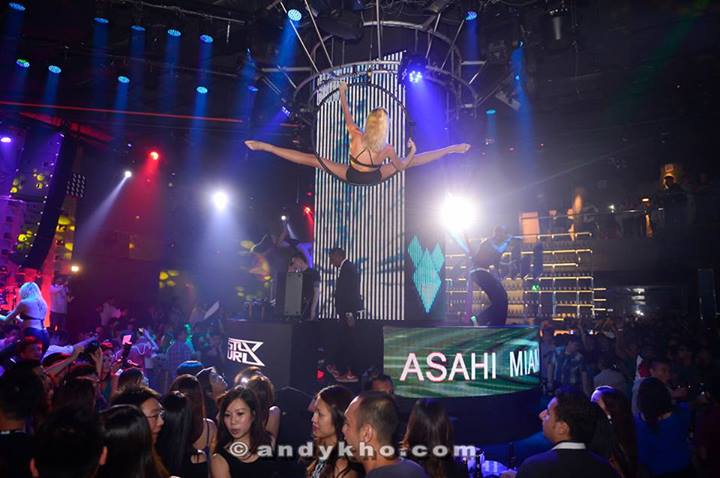 All the while the party was hopping with Soju Room's own DJs and performances opening the show. This was followed by sets by our local homeboys DJs Monkey & Funkzu and Nasty & Guru Guru.