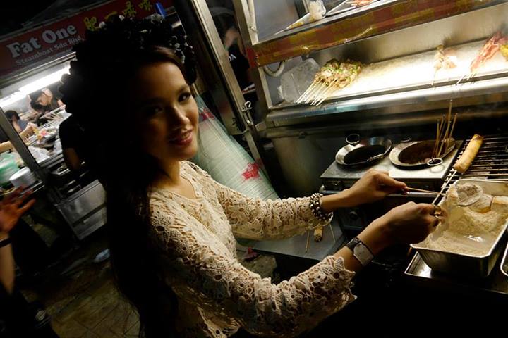 Steph trying to cook her tau fu and adding flour on top of it. Sigh...FAIL!