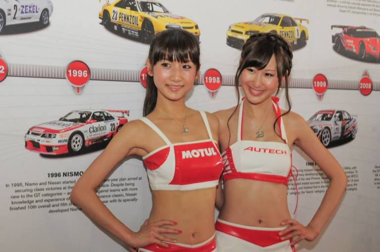 And no Super GT is complete without the sexy race queens!