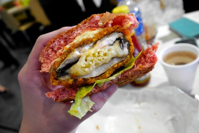 Look at the cheese oozing out! The mushroom pattie was tasty and tender!