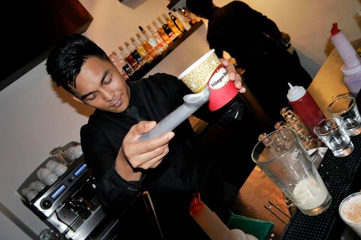 I must be entirely honest and admit that I have never in my life had a cocktail with ice cream in it.