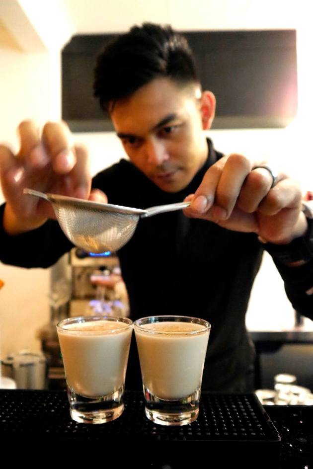 I brought the G6 to the House of Haagen Daz event and decided to have a a go at shooting the cocktails.