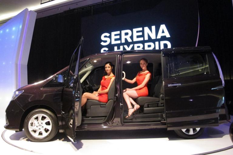 The interior space of the SERENA S-HYBRID is also claimed to be the largest and most flexible in its class, able to accommodate up to 8 persons while offering 14 different seating configurations by simply sliding the seats around. 