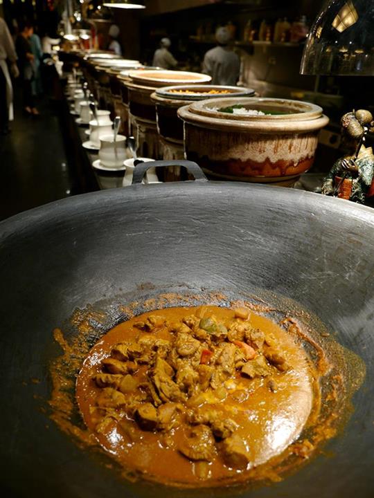 The chicken curry was tender and thick! Check out the pots behind it. There were all sorts of curries and rendang such as the Rendang Daging, and Udang Masak Rendang Kerisik and you can match it with either briyani rice or white rice or just have it on it's own!