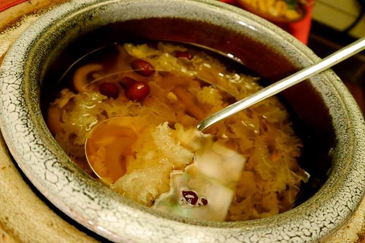 181305_555474357832369_1981970446_n