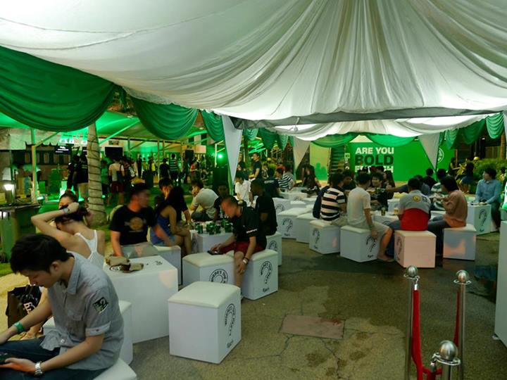 Grabbed some Malaysian local delights like nasi lemak, satay, mee hoon and went over to have our dinner the Chill Out Zone. It's important to eat something before you drink. After all you don't want to have a bout of gastric ruin your night!