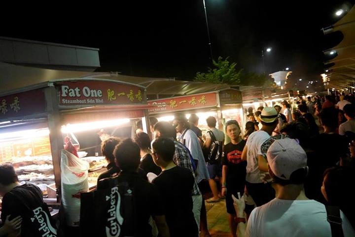 I pretty much expected this as there were also lok-lok vans at the 2nd WTP back in 2011. A very welcome sight for hungry party-goers indeed!