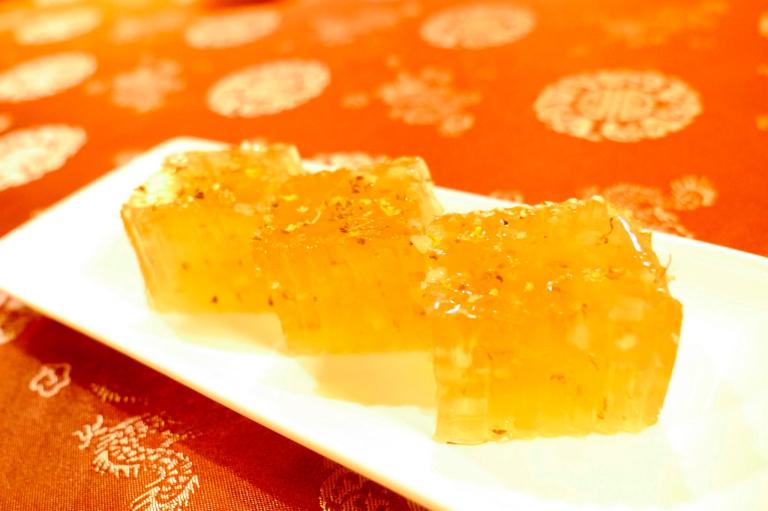 Osmanthus Jelly Cake - RM6.00 / Plate - made from the Osmanthus Flower which is supposed to preserve a woman's beauty. I quite liked this one though. Not too sweet and there was some texture from the flowers in the jelly. Not sure if I look more beautiful now though...