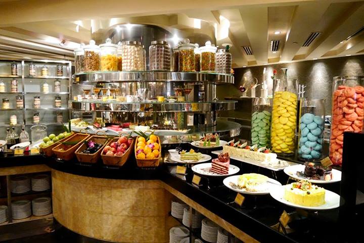 Now on to dessert. There are two dessert sections - one western and one local. This is the western section.