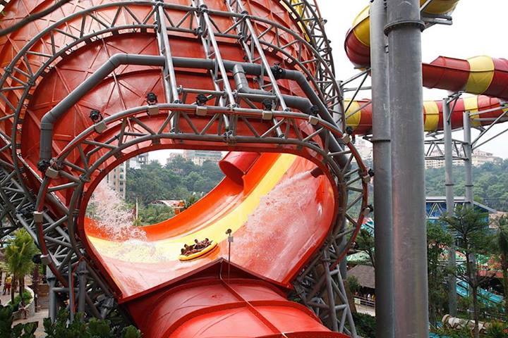 The Vuvuzela which is the latest attraction at Sunway Lagoon terrified even the video crew following the teams while some team members were even seen regurgitating their breakfast!