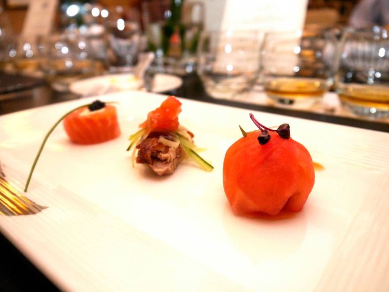 Majestic Assiette – Salad of queen crab, Peking duck and smoked salmon roulade with tamarind dressing with sweet and sour reduction. Every bites was heavenly and the creamy and savoury flavours went deliciously well with the Glenrothes Vintage 1998.