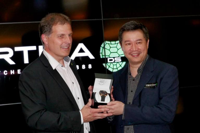 1047903_552752361437902_145729976_o