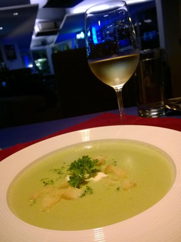 Cream of Broccoli soup - RM12.80++ - I found this one quite nice. Not too ruch and heavy as it had just a touch of cream and it's not a soup that is very common like mushroom or onion soup. There are garlic croutons inside to add to the texture and taste. A good start!