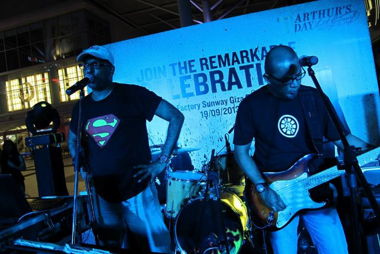 This 2-member band impressed me quite a bit with their vocal and guitaring prowess but I really can't remember the name of the band.