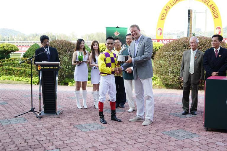 1276942_10152140138365278_182266164_o