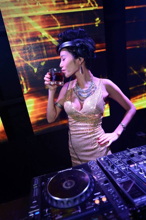 The highlight of the night was DJ Show who was flown in from Korea exclusively for the event, and she entertained the crowd with her K-Pop-EDM set.