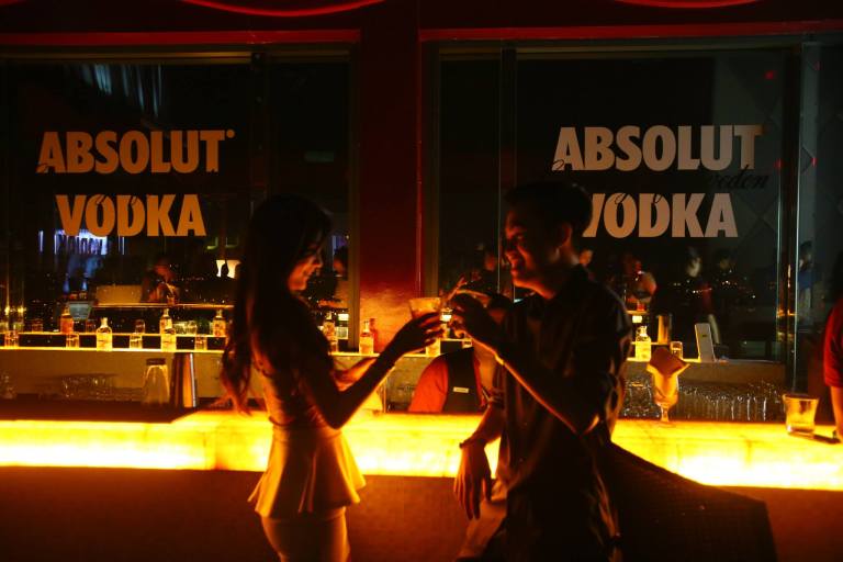 While the crowd happy drank ABSOLUT Hibiskus cocktails and mingled