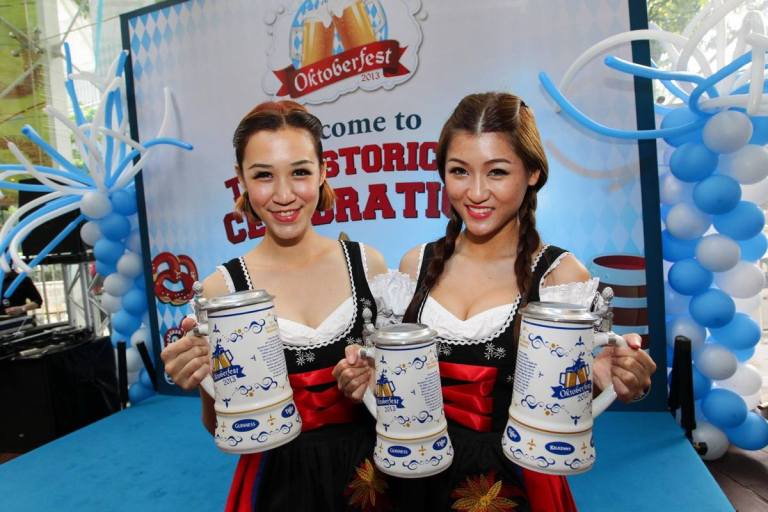 The promoter girls with the special edition 1 litre Ceramic Oktoberfest Mug 